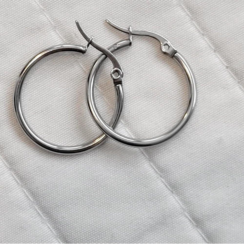 n e w | silver minimalist hoop earrings
